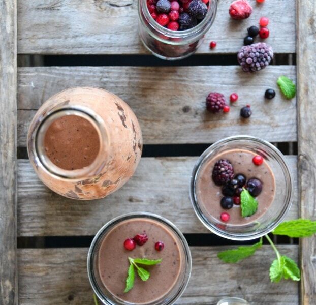 Chocolate, Strawberry & Peanut Butter Shake w. Crunchy Cocoa Nibs