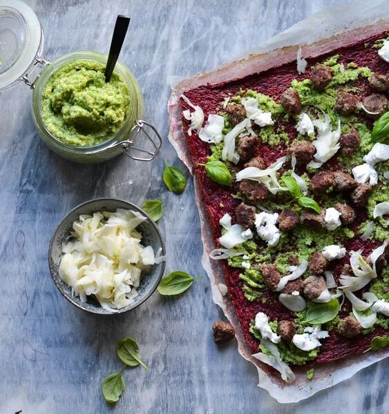 Beetroot Pizza w. Meatballs, Pickled Fennel & Broccoli Pesto