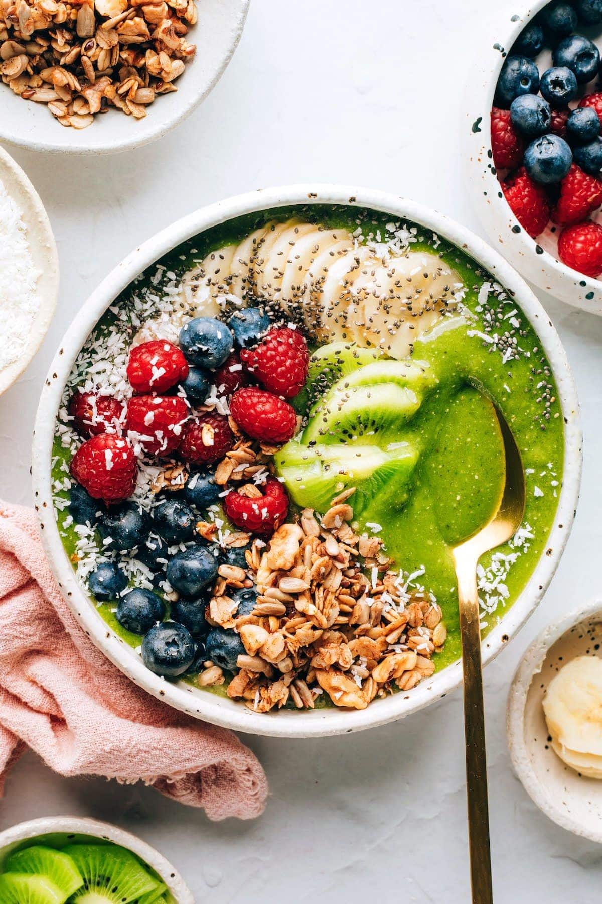 The Healthiest Breakfast Ever – Green Veggie loaded Smoothie Bowl