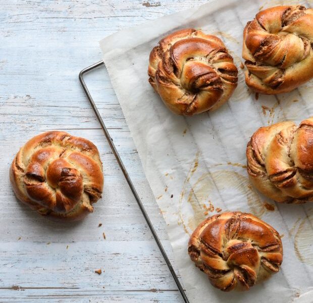 Twisted Buns w. Almond & Cinnamon Filling + a Savoury Version