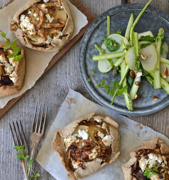 Rye Galettes with Caramelized Fennel, Apple & Goats Cheese